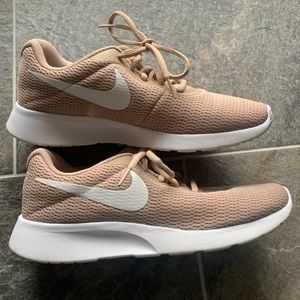 beige nike tanjun